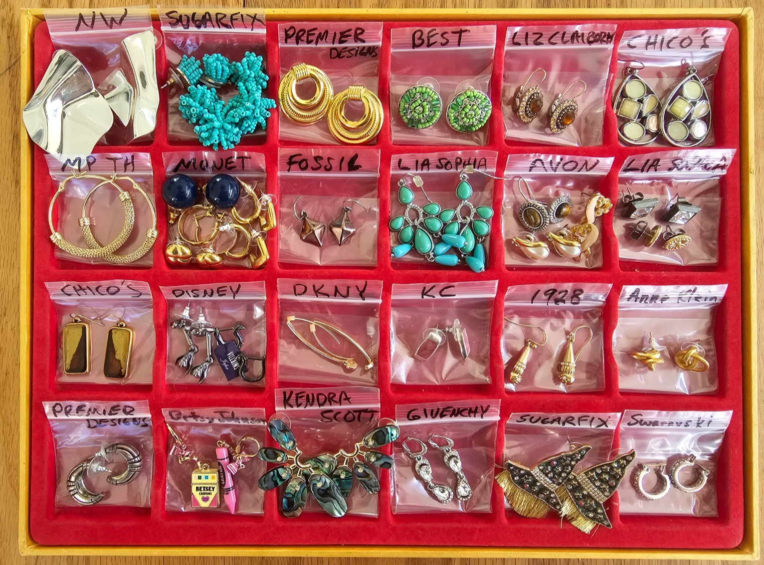 ALL SIGNED 32 Pair Earring lot Kendra Scott, Givenchy LCI AK, DKNY, Monet 1928+