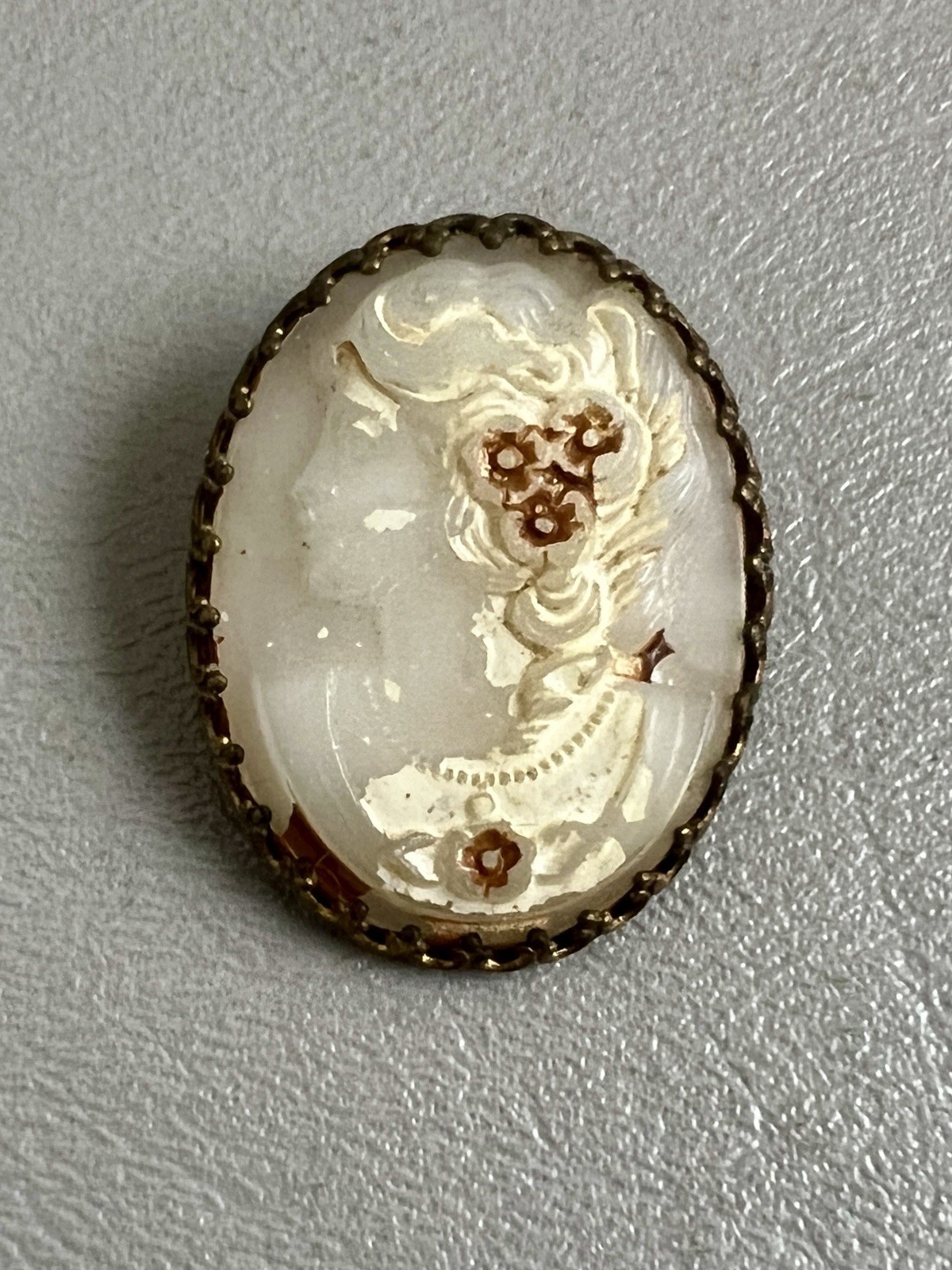 Antique Vintage 1”x1.25” Cameo Left Facing Lady Brooch Lapel Pin Victorian