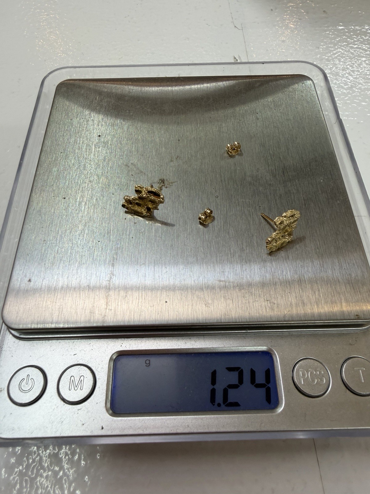 Solid 10K Gold Africa Map Nugget Stud Earrings 1.24g Diamond Cut Fine