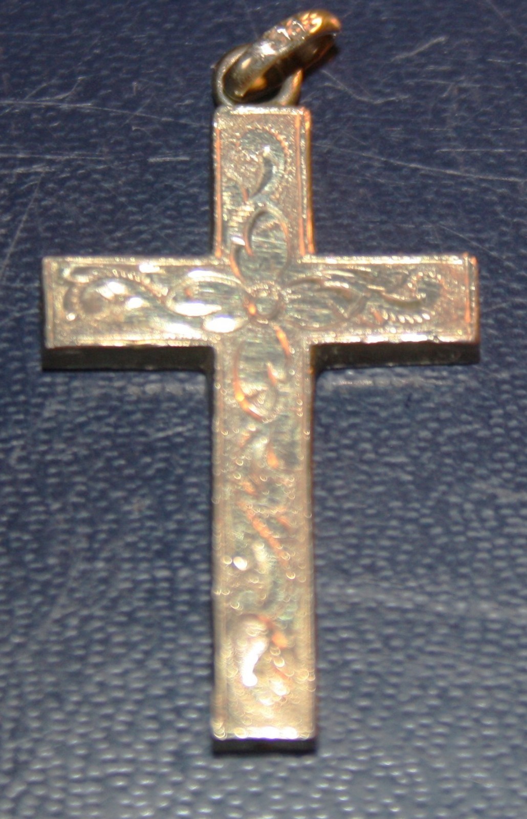 Small Christian Cross, Gold: Hallmark 333, Length Approx 27mm with Eyelet + Engraving,