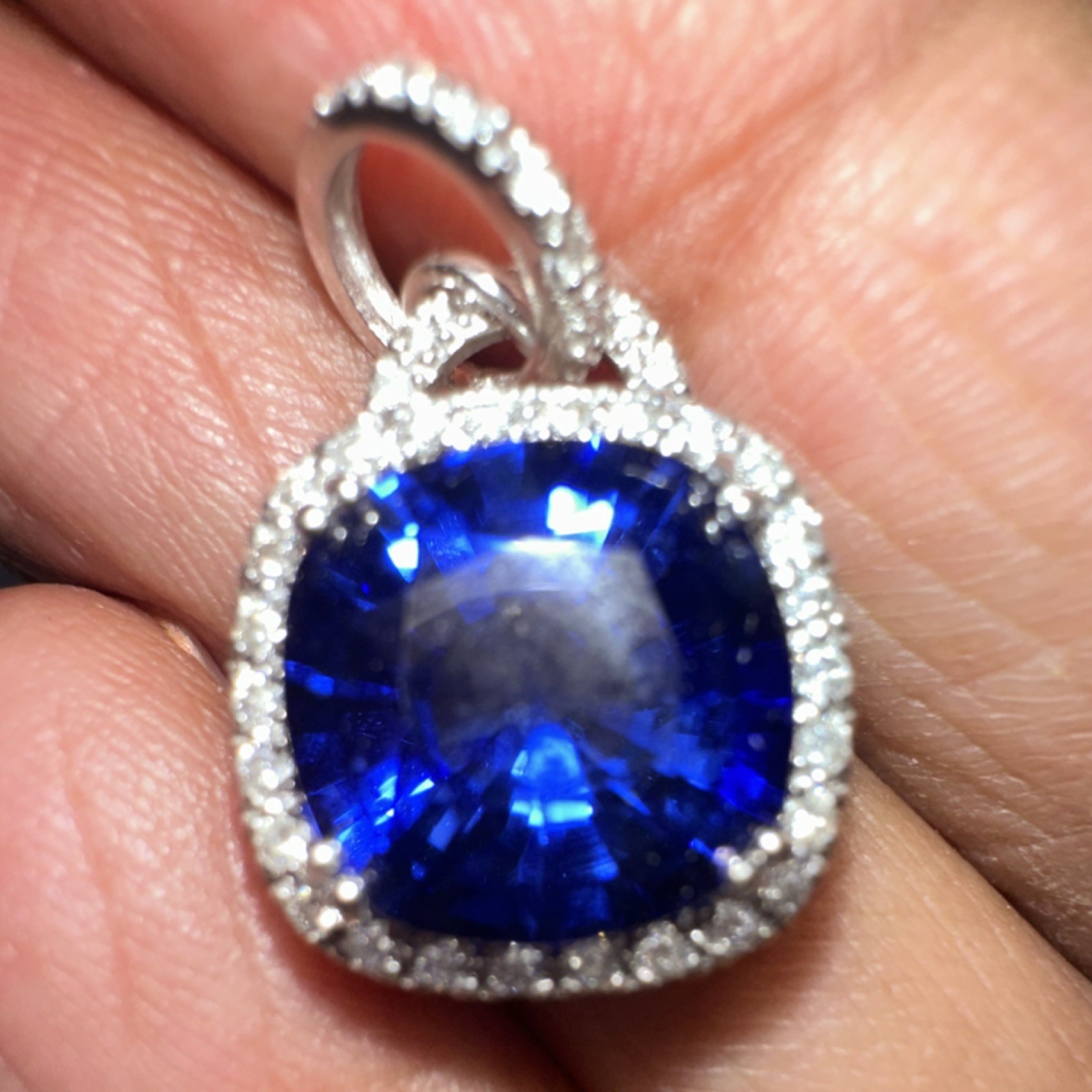 14 k white gold 10 mm Square Pendant Sapphire Blue diffused. Natural Diamonds.