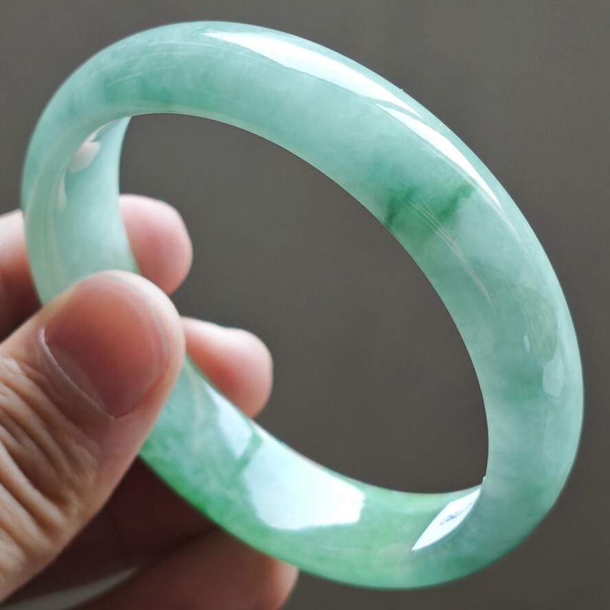 61mm Emerald Green Icy Jadeite Jade Bangle Bracelet Burma Jade Bangle 2167