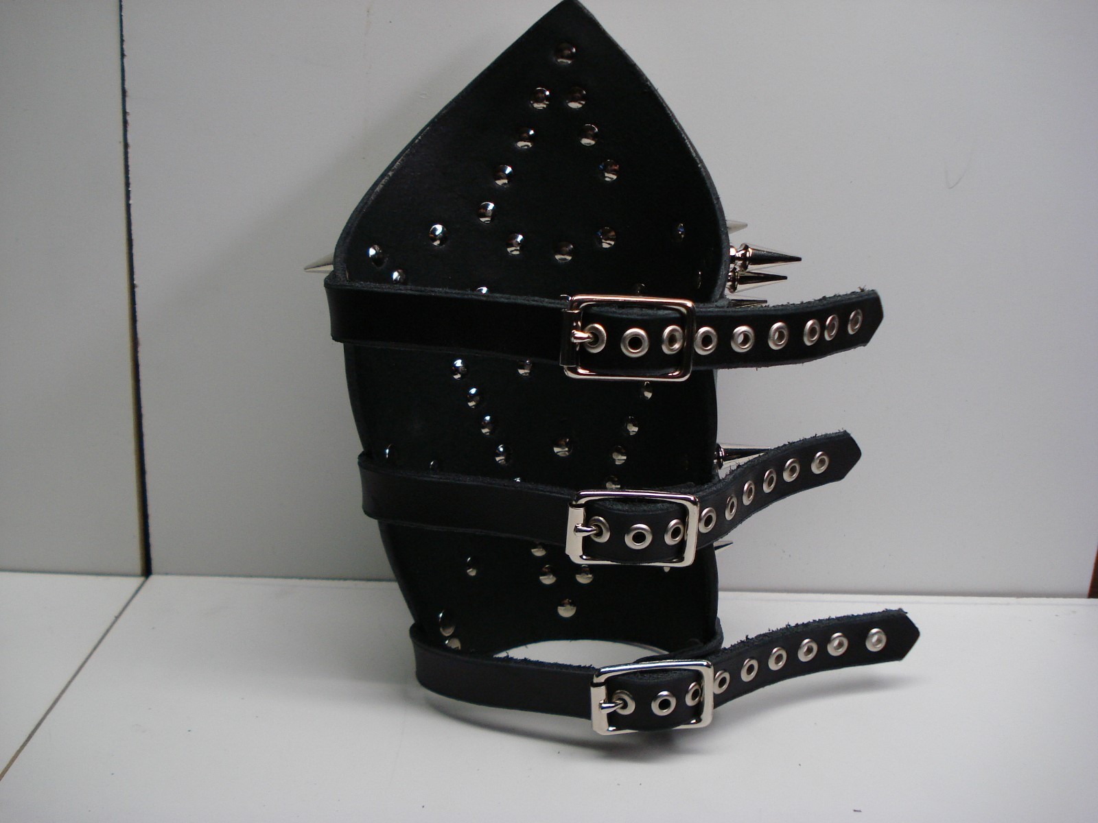 LEATHER SPIKED ARMBAND. BLACK METAL ….(MDLA0071)….. BELENOS