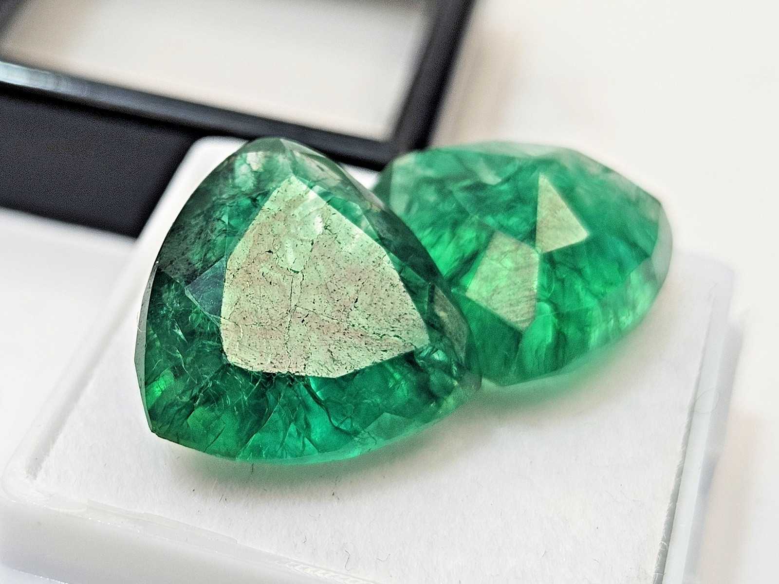 Colombian Green Pair Emerald 18+ Ct Trillion Cut For Earring Making Gemstone