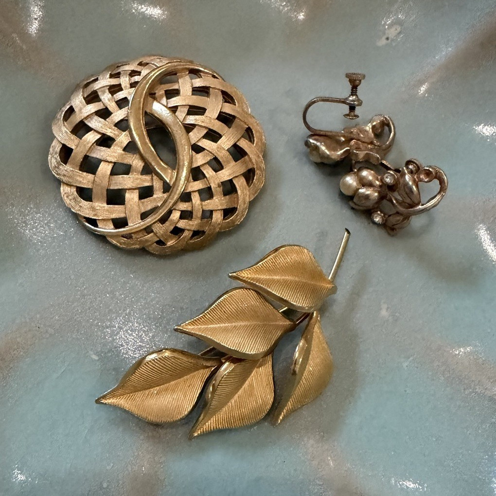 Vintage Signed 12K Yellow Gold Leaf Floral Brooch Pin Lot Trifari