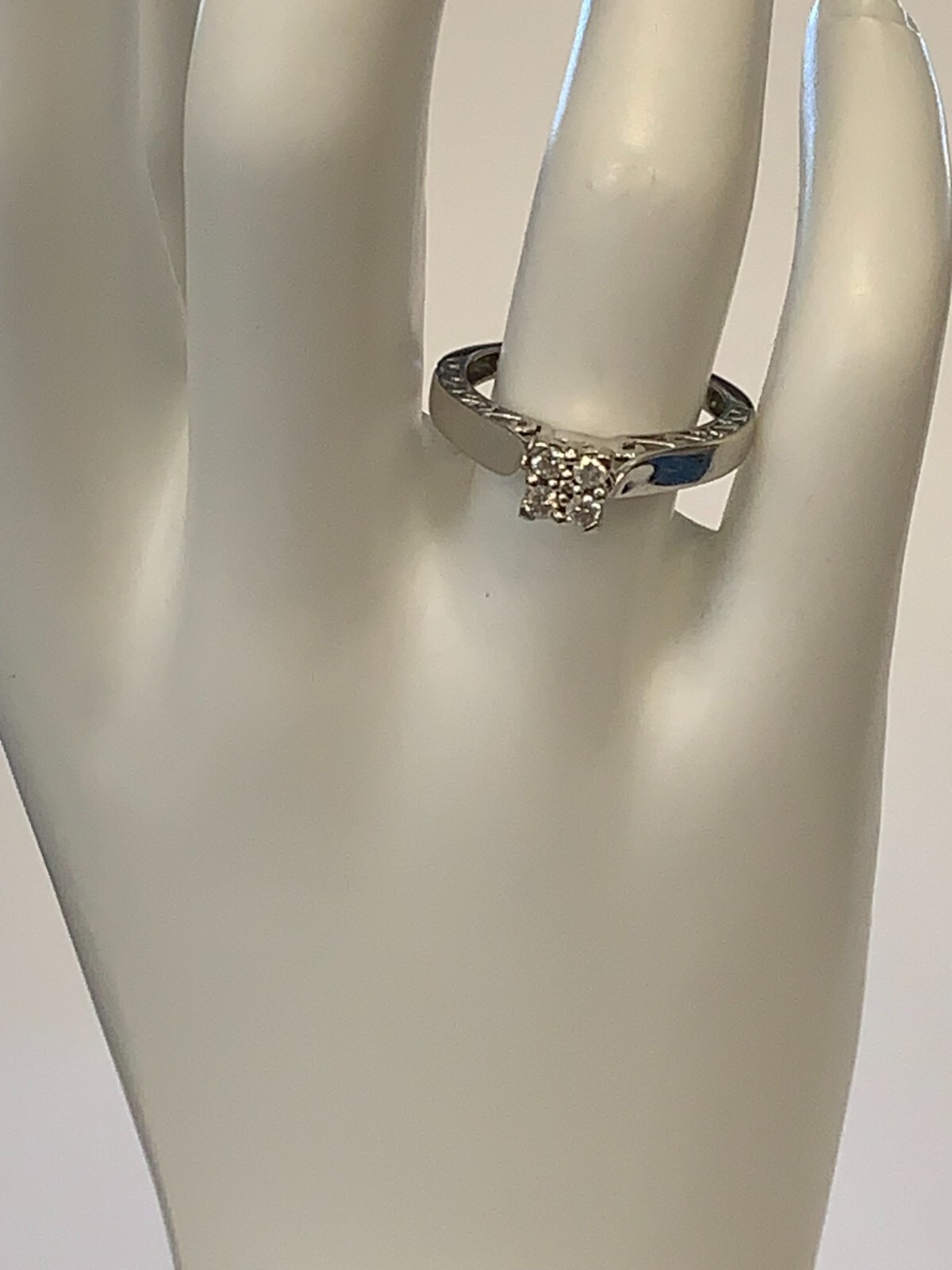 KEEPSAKE 10K WHITE GOLD ENGAGEMENT RING ESTATE