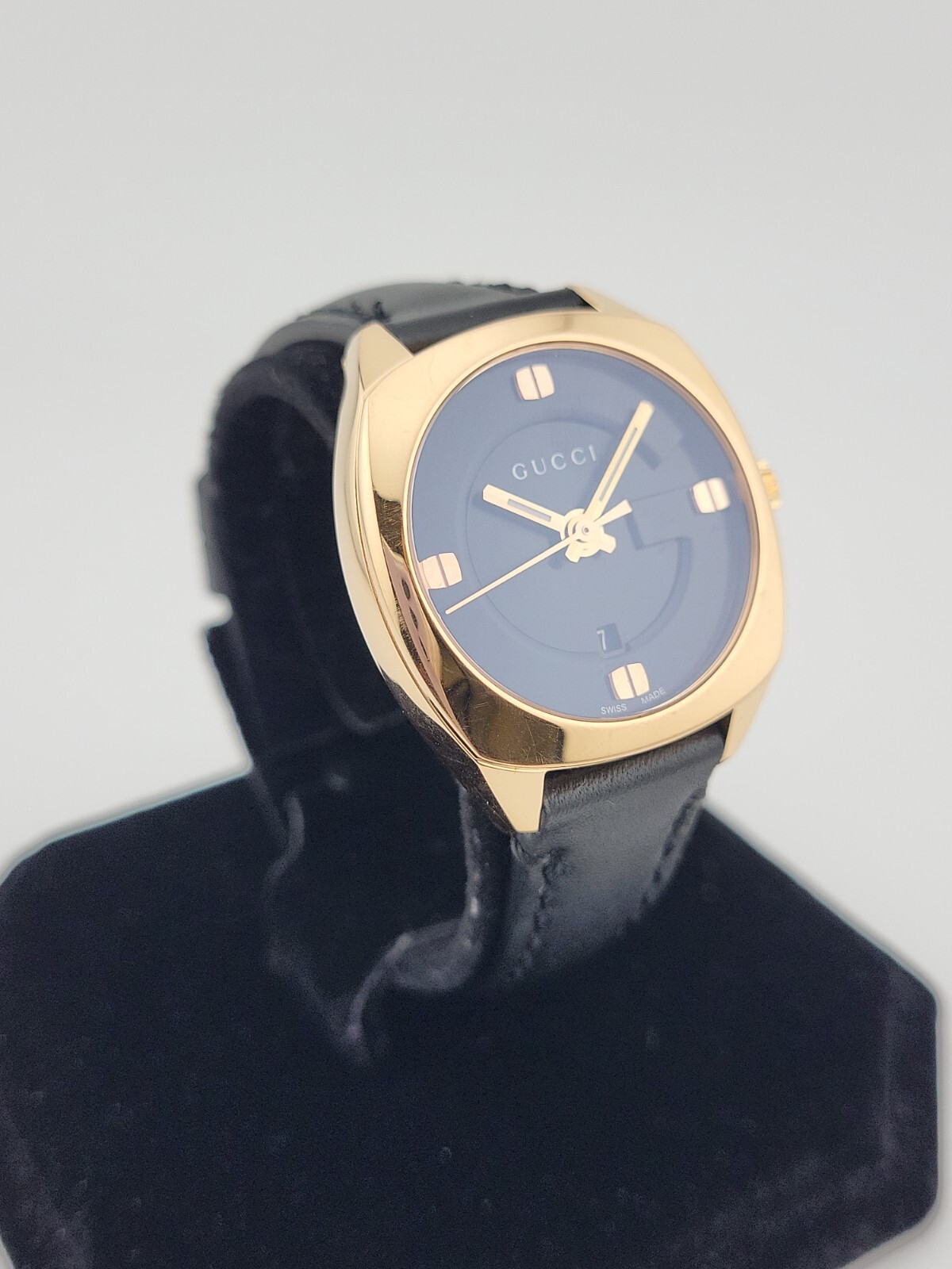 Gucci GG2570 Gold Accent Leather Band Women’s Watch – YA142509