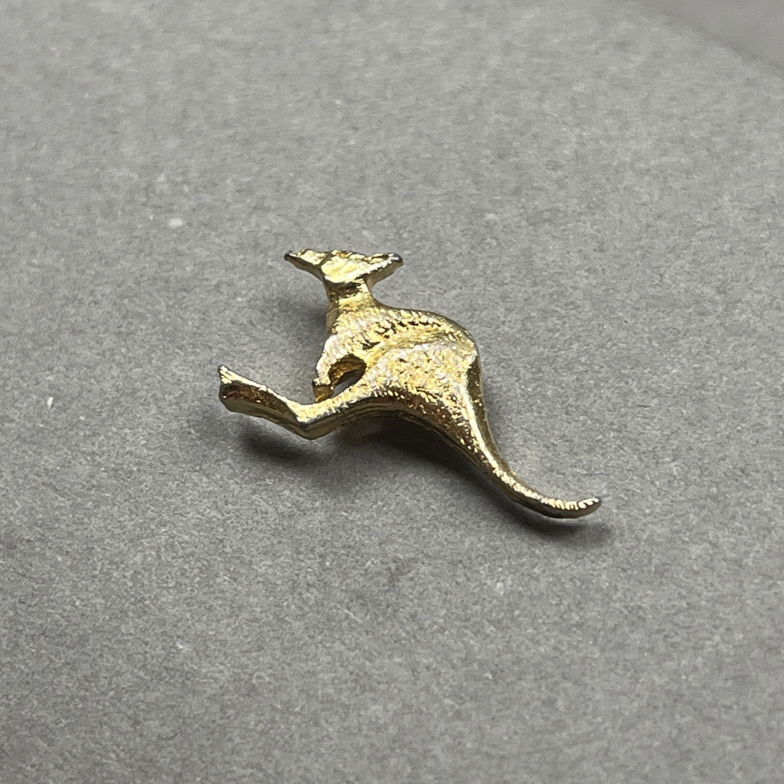 Vtg Gold Tone Kangaroo Lapel Hat Bag Jacket Pin Signed Korea