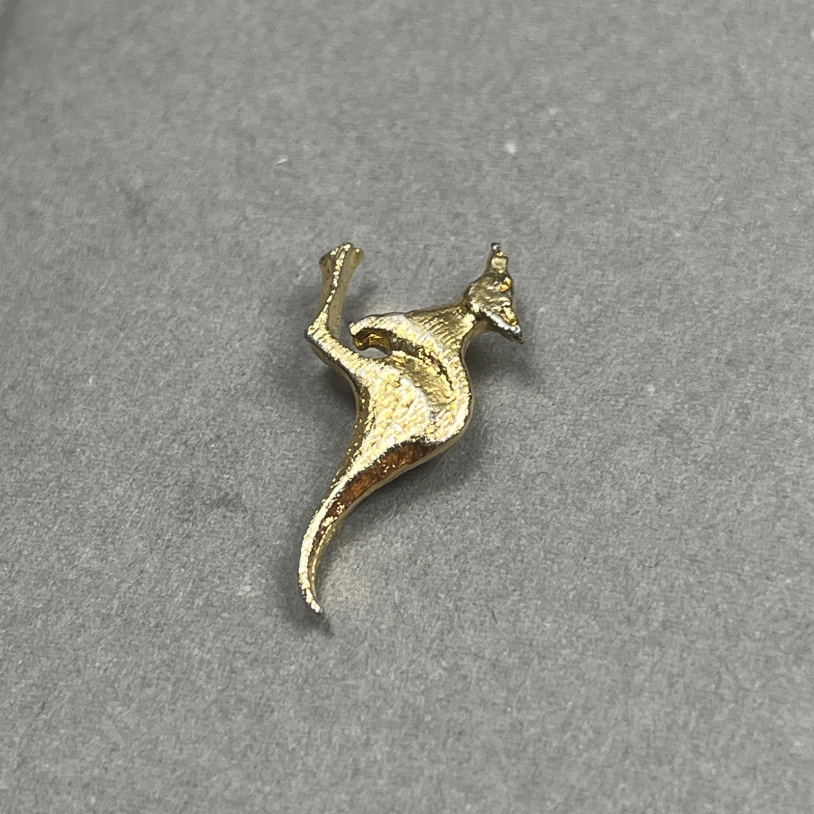 Vtg Gold Tone Kangaroo Lapel Hat Bag Jacket Pin Signed Korea