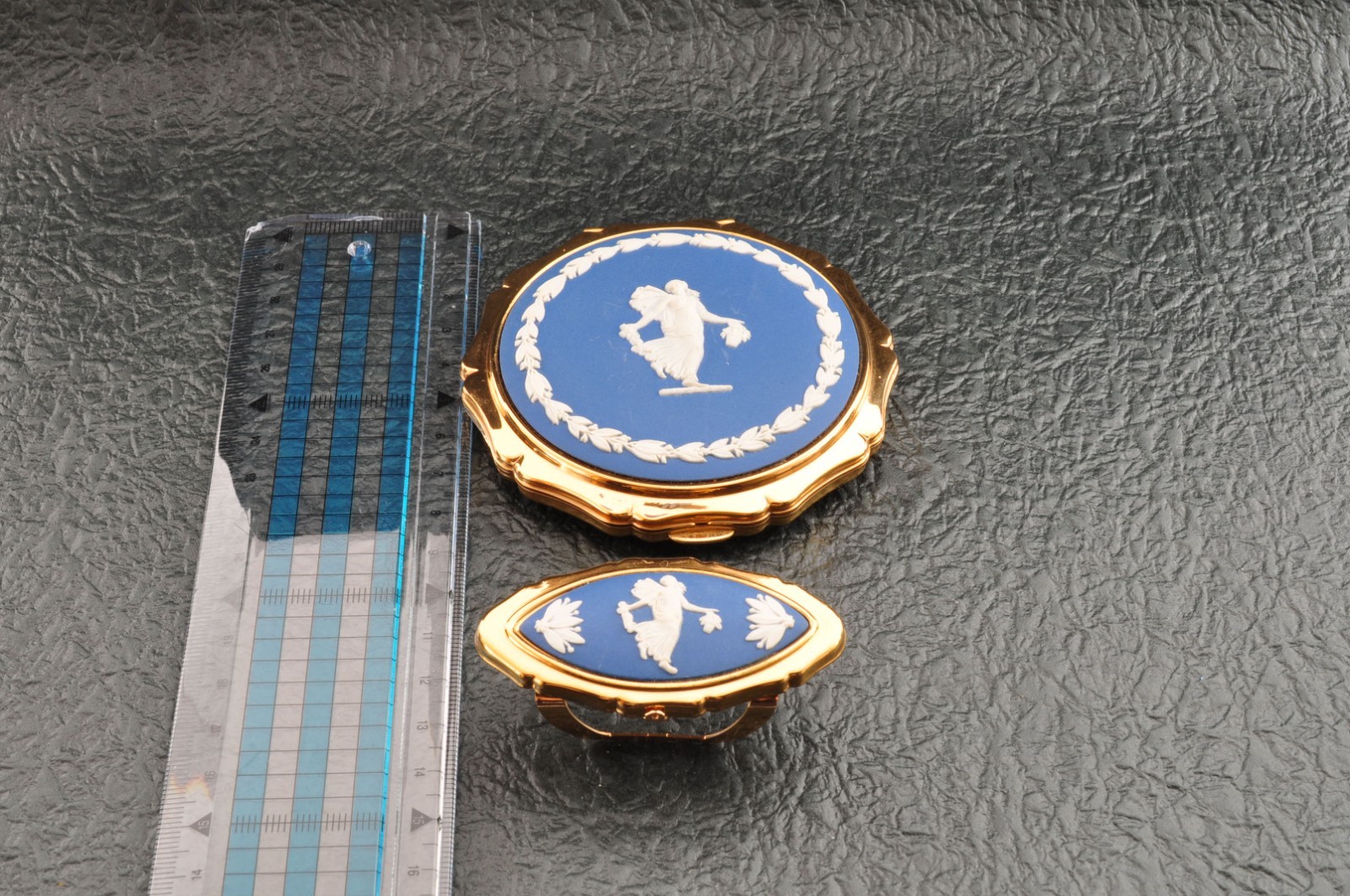 Near mint, England brand “Wedgwood” powder compact and LIP VIEW blue and blue.