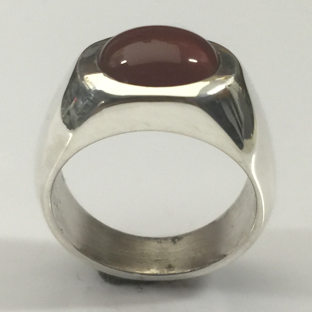 MJG STERLING SILVER MEN’S RING. 12 X 10mm OVAL CARNELIAN CAB. SIZE 10