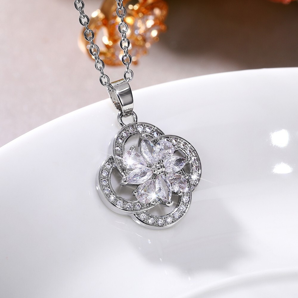 1.6 CT Simulated Diamond Pendant 925 Silver Plated Necklace for Valentine Gifts