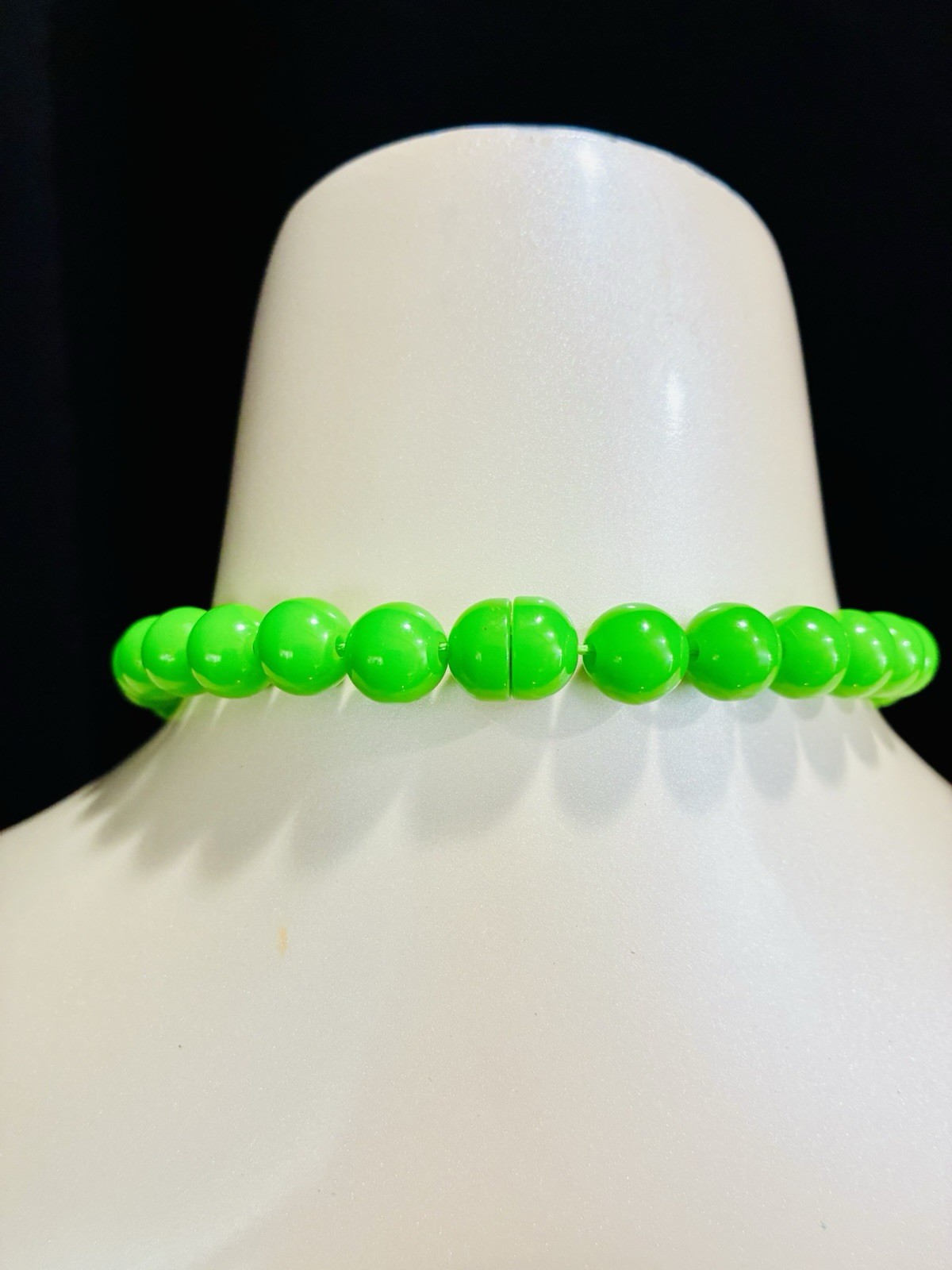 Green Plastic Beaded Statement Necklace, Round Pendant, Adjustable, No Stone