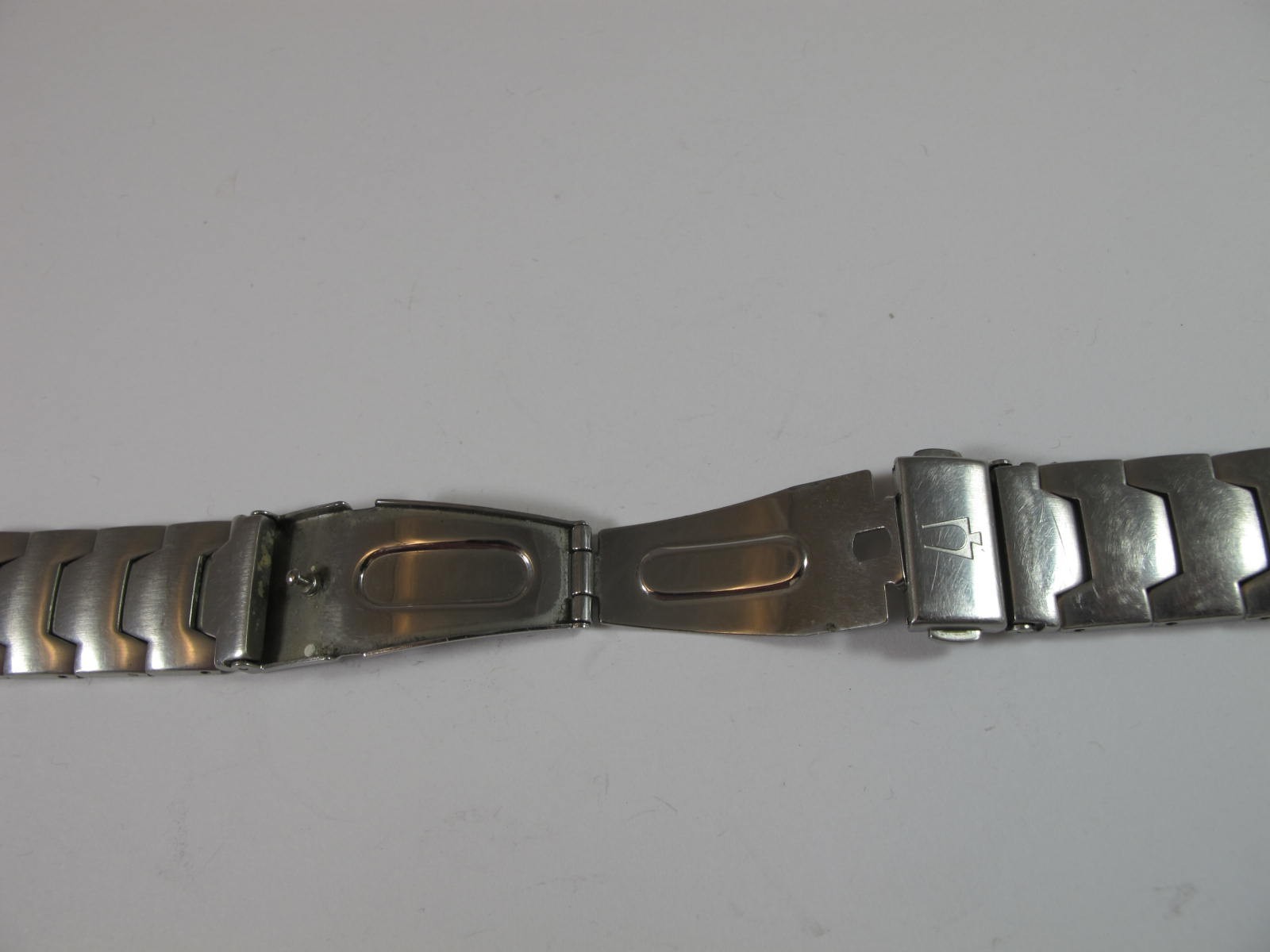 BULOVA ACCUTRON MENS ALL STEEL PUSH BUTTON 21.5MM BAND WITH 10.7MM WIDE ENDS