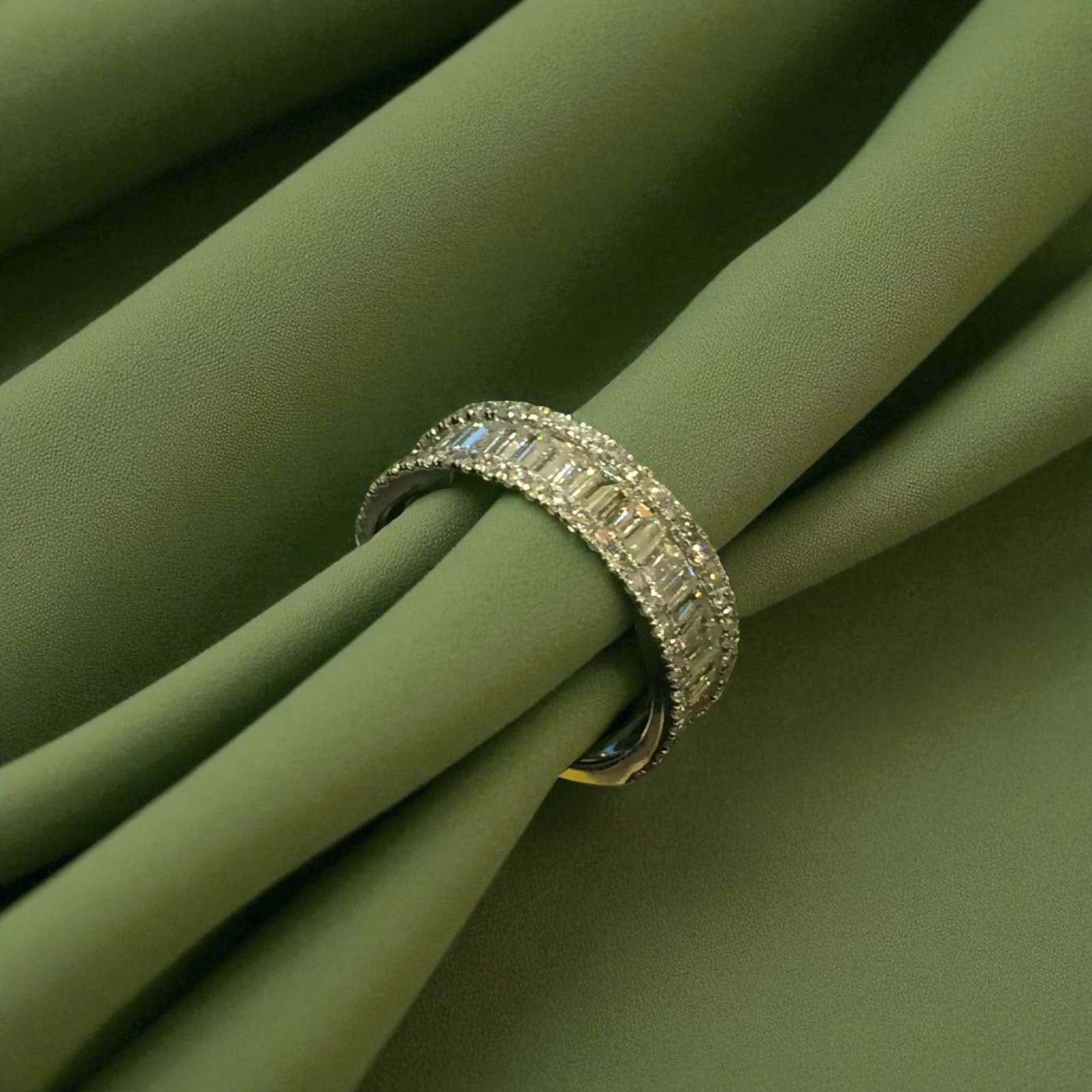 Classy 2.58 Cts Round Baguette Diamonds Unisex Half Eternity Band Ring 14K Gold