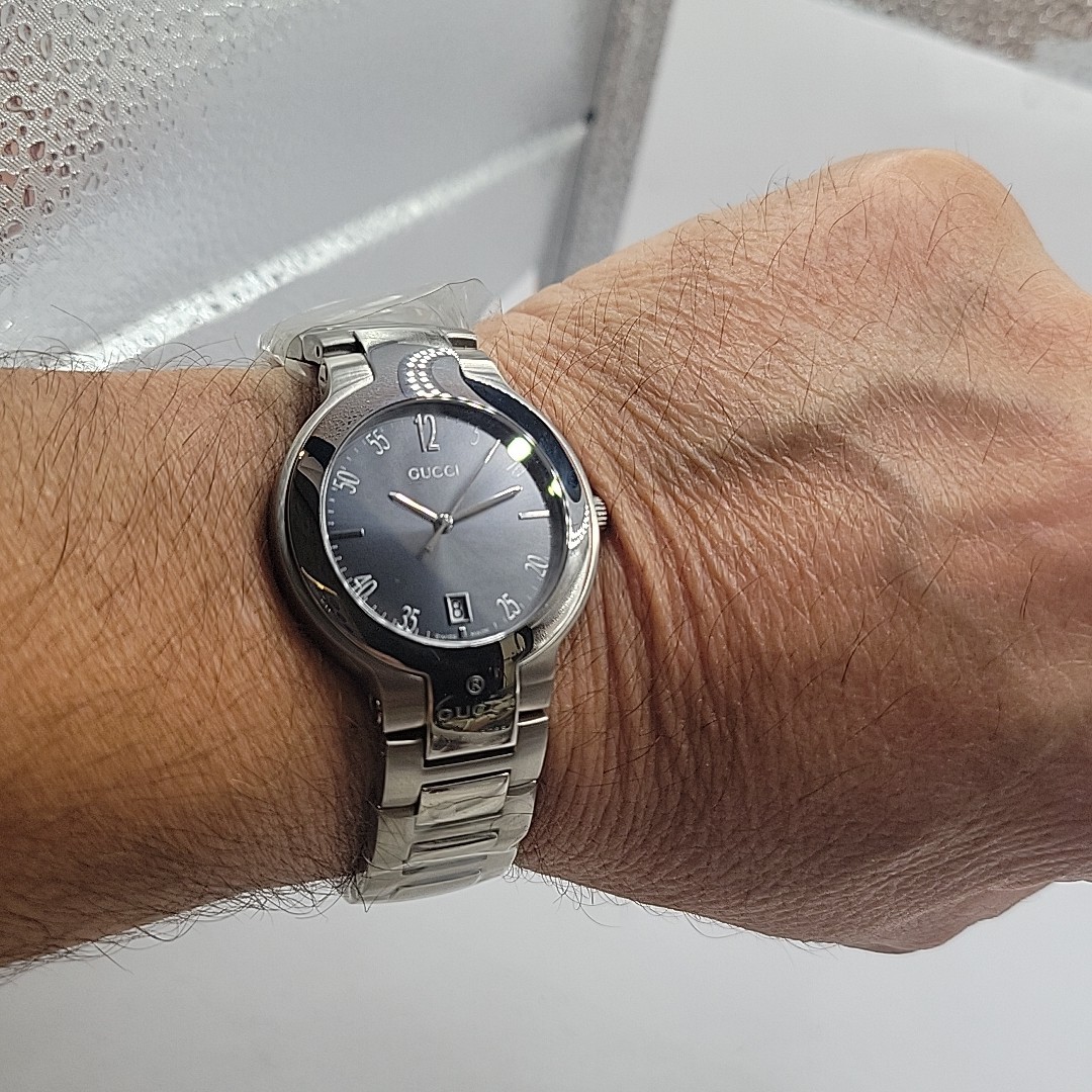 Gucci 8900M 35mm New and Chic