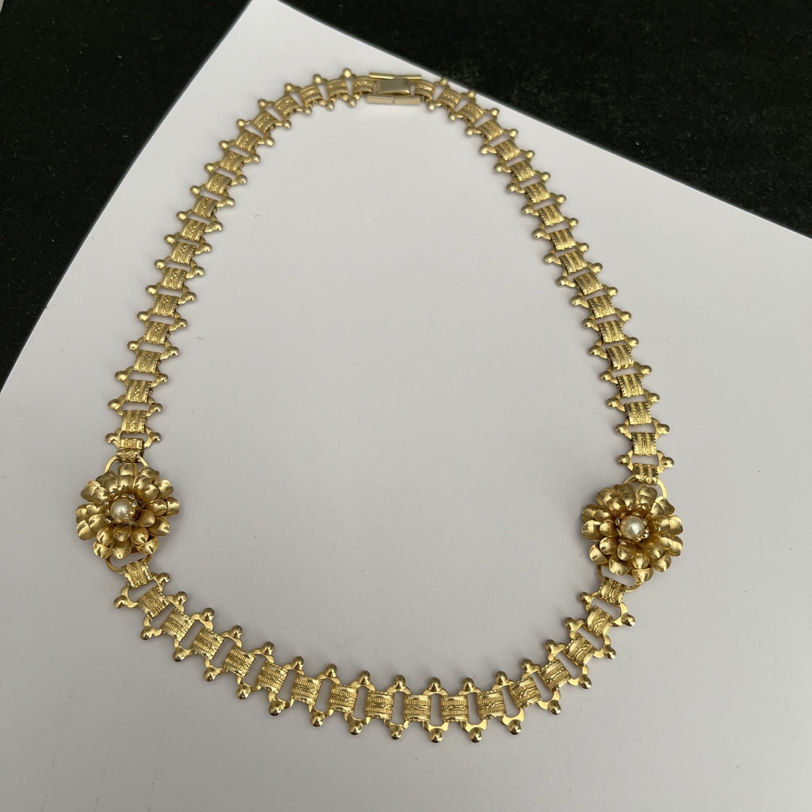 Book Chain Gold Tone Collar Necklace – Sculptural Link Design, 17.5” Vintage
