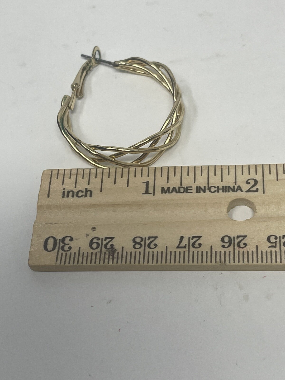 Vintage Gold Tone Lattice Weave Hoop Earrings Interwoven Basket Open Work Latch
