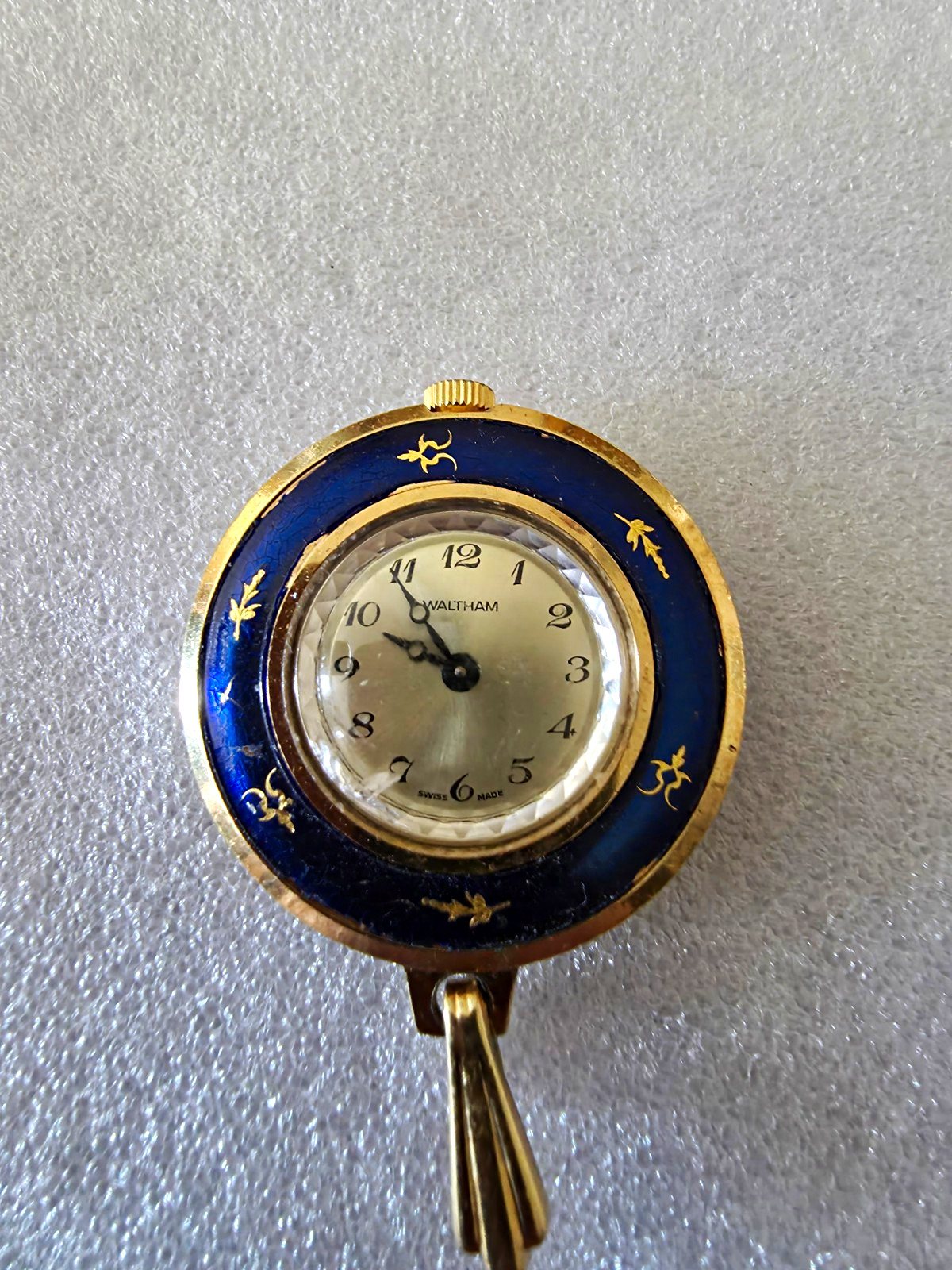Vintage Waltham Swiss Made 17-Jewel Mechanical Pendant Watch
