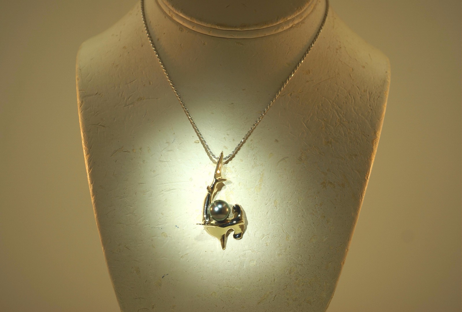 HAWAIIAN 14K YELLOW GOLD 10.1MM TAHITIAN HIGH DETAIL HAMMERHEAD SHARK PENDANT #2