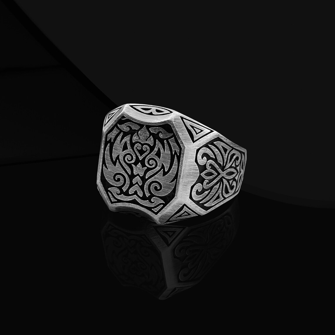 Ornamented Signet Men’s Ring 925 Sterling Silver Oxidized Ring Duty Free