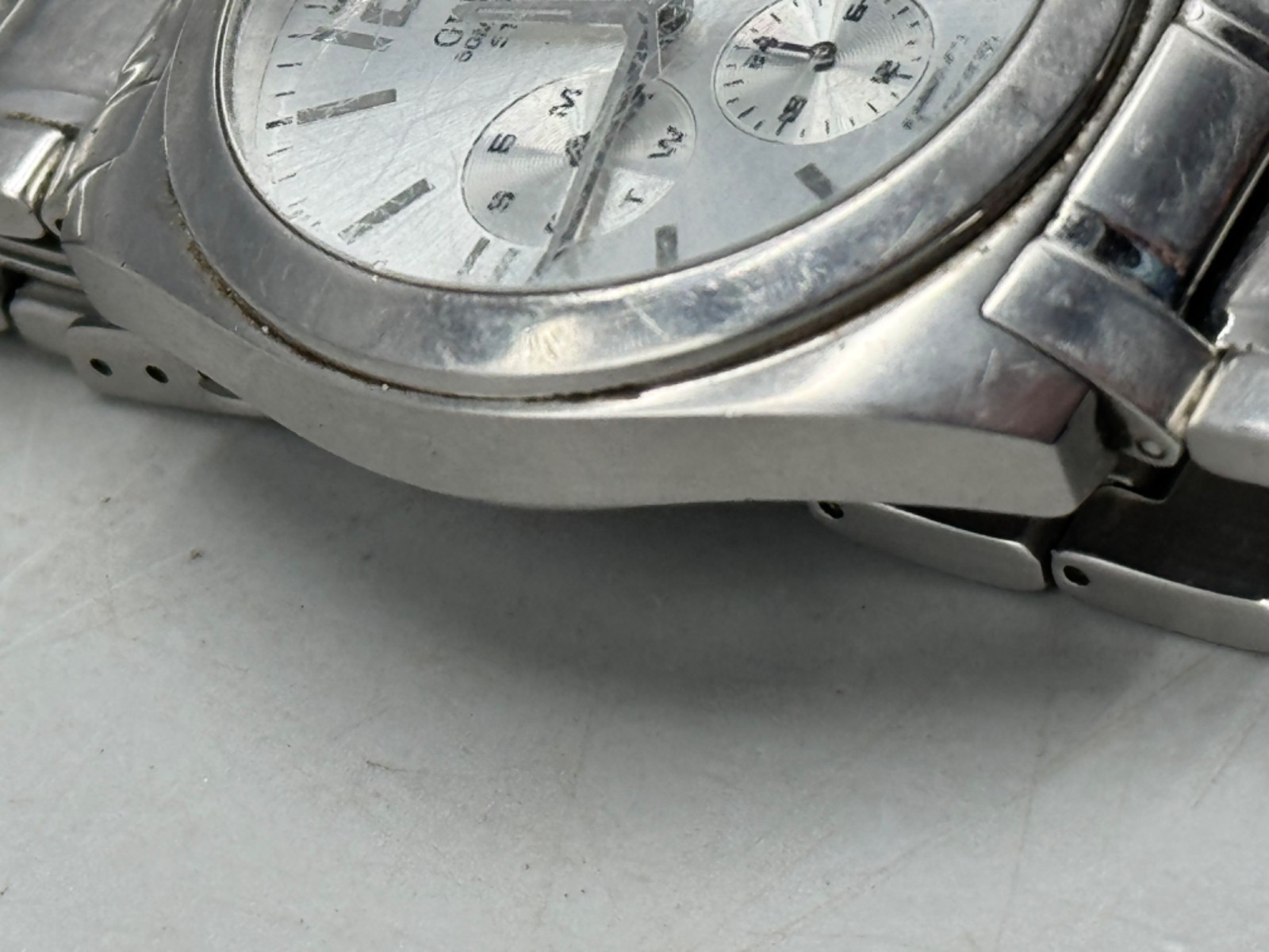 guess steel men’s watch 50 meters 165 feet water resistant made in Japan READ