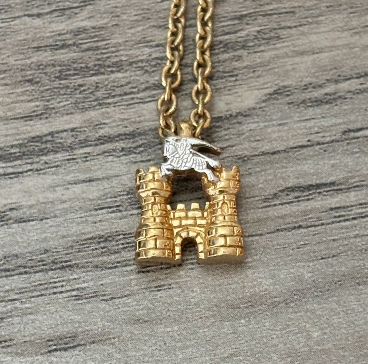 Burberrys Vintage Necklace With Prorsum Knight