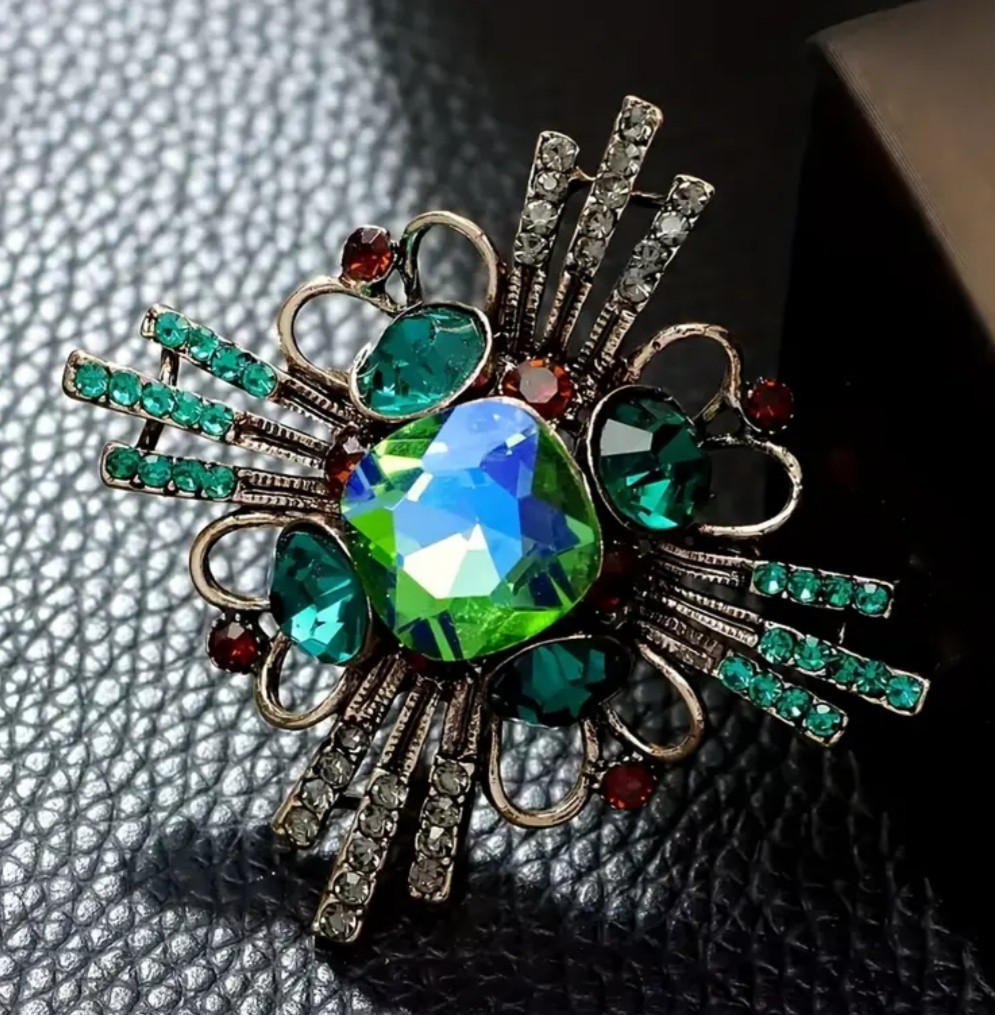 GREEN CRYSTAL & RHINESTONE VTG BUTTERFLY BROOCH PIN~MOTHER’S DAY GIFT FOR
