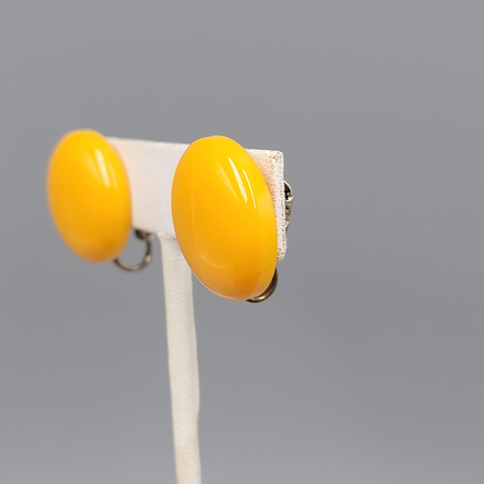 Vintage Mustard Yellow Clip on Earrings Flat Round Drop 3/4″