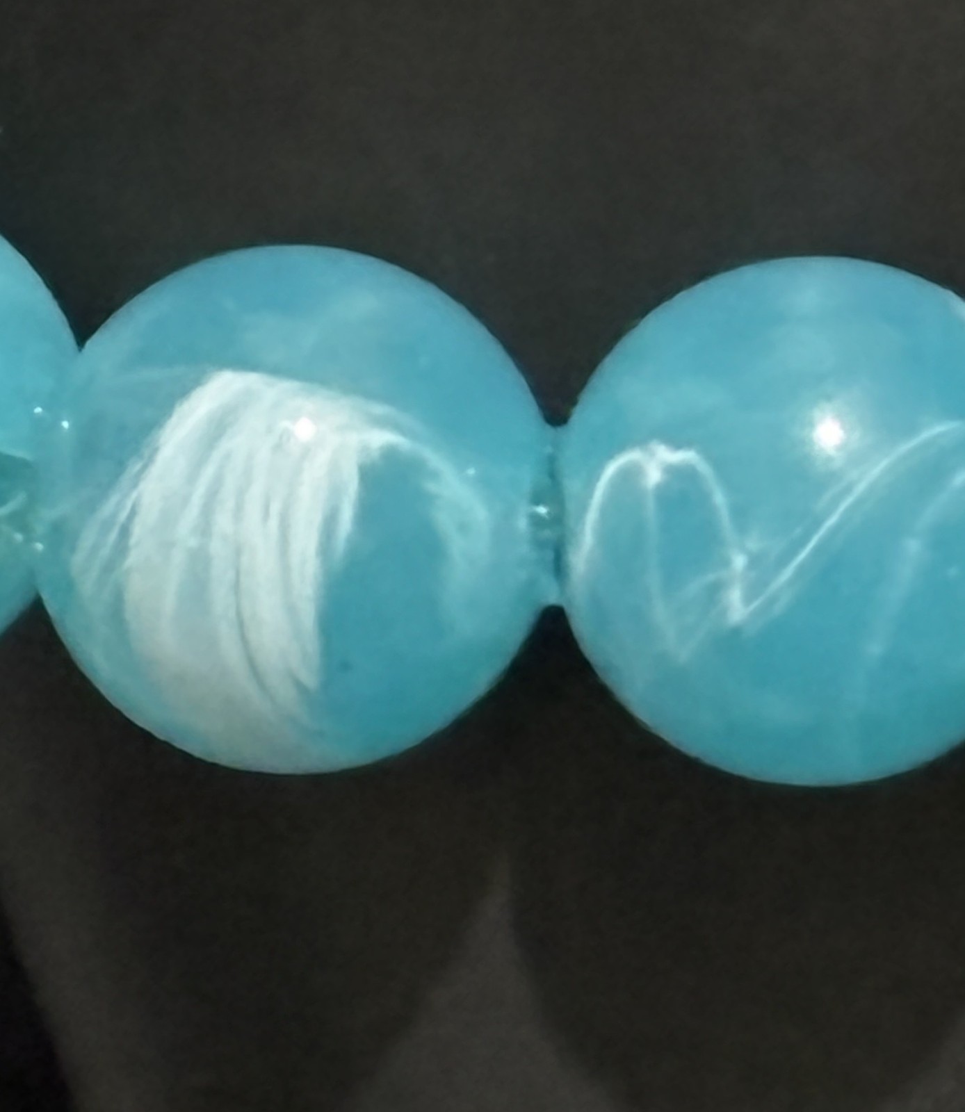 🟢 Vibrant Dyed Chalcedony Stretch Bracelet – Fits 6.75″ to 7.5″