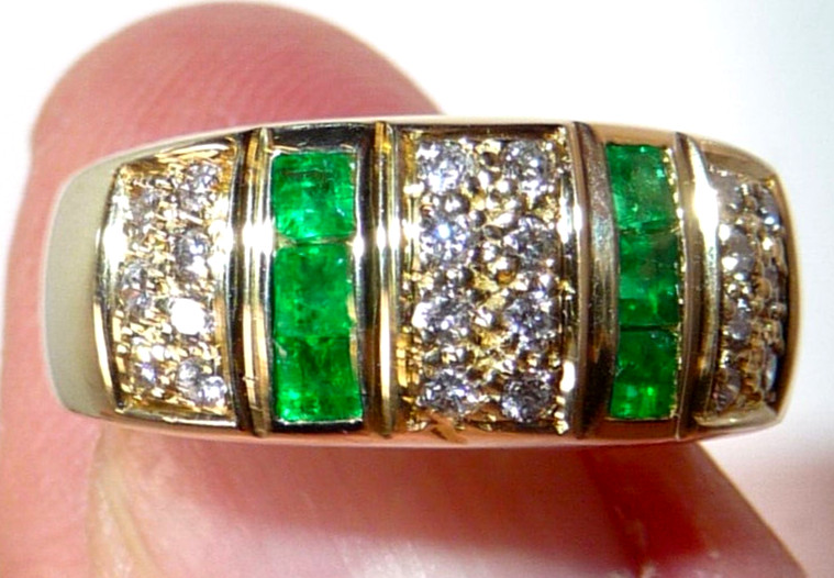 Ring 585 Gold 0.33 ct. Diamonds 0.44ct. Emerald Size 57 18.1mm / 8.51g Excellent Condition