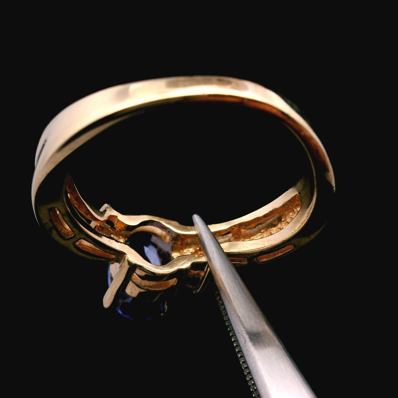14KT Yellow Gold Ring 4.0dwt Tanzanite 1.35ct & 1/10cttw Diamonds Sz 8.5