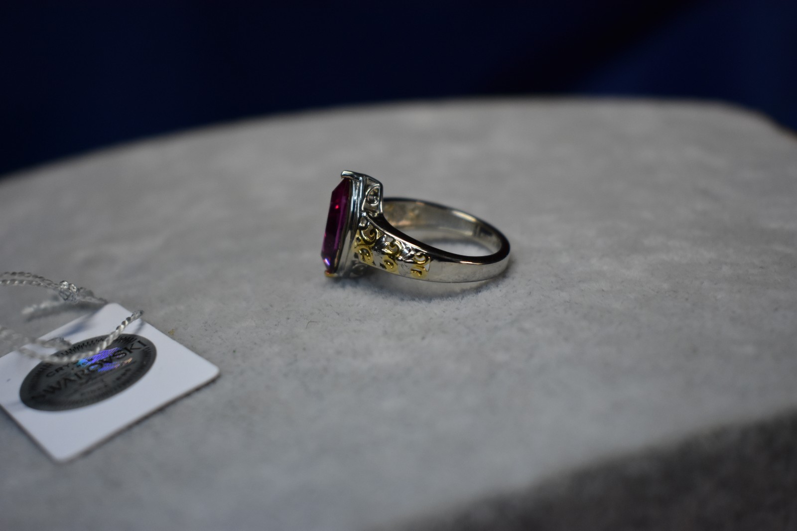 STS Karis Swarovski Fuchsia Crystal Ring Size 7 Silvertone Brass Beautiful