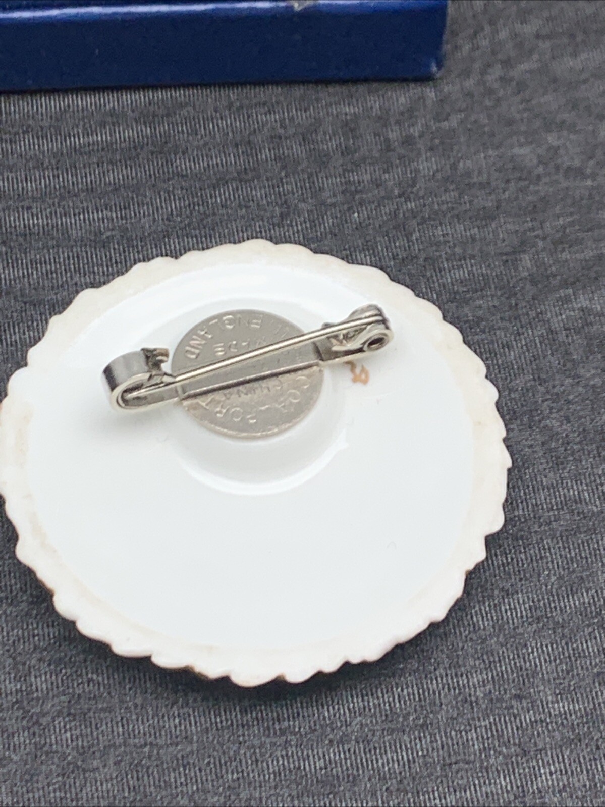 COALPORT Courting Couple Pin Brooch 2-1/8″ Made in England HALCYON DAYS ENAMELS