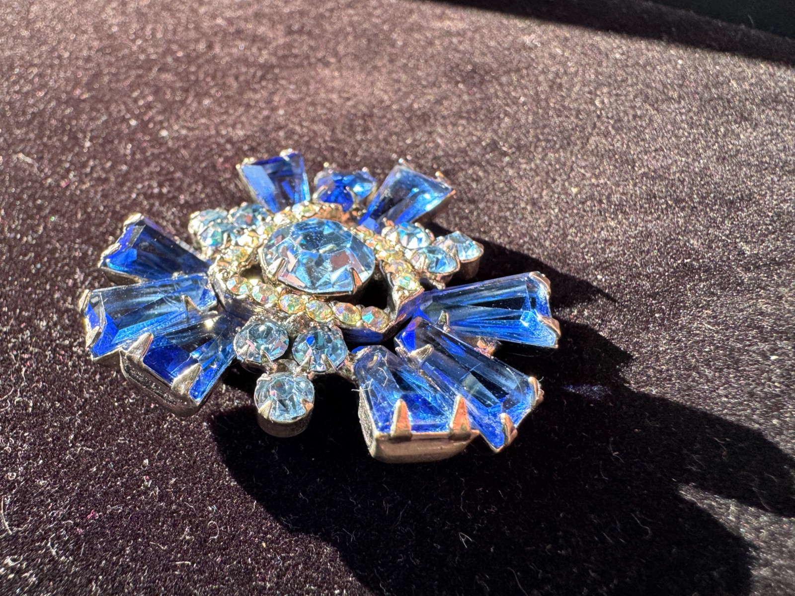 Vintage Juliana D&E Blue Keystone Glass Blue & White Rhinestone Brooch 1960s