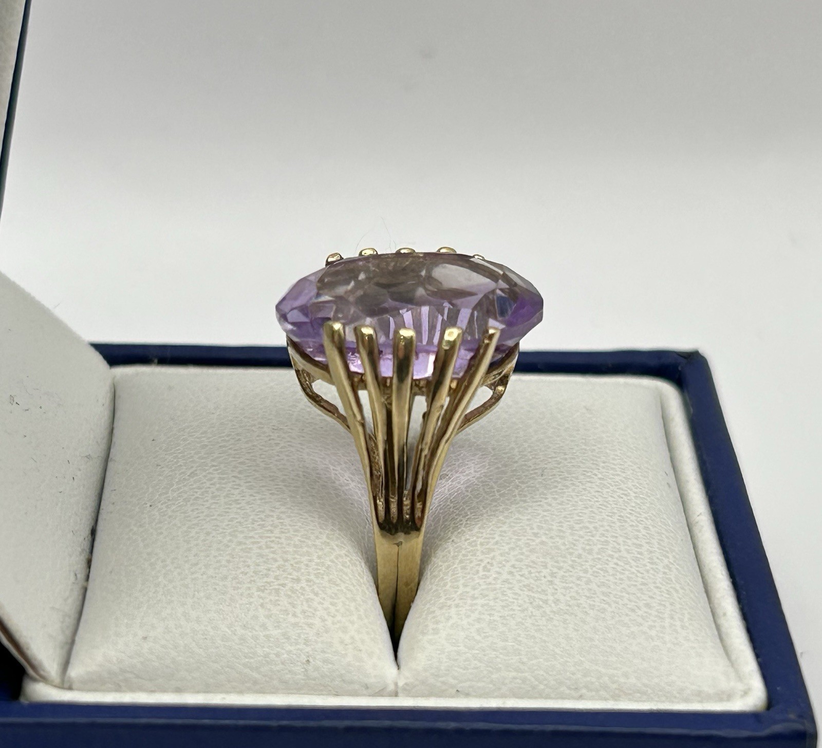Vintage Large 9ct Gold & Amethyst Ring. Size O London 1990. 3.8 Grams