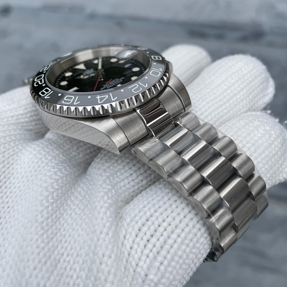 Steeldive SD1993, GMT, ‘Bruce Wayne’, NH34, Sapphire, Lume, 300m Diver, Diving