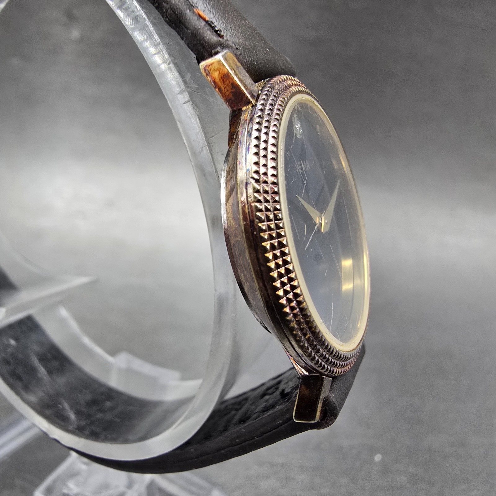 Yema Watch Women 25mm Blue Dial Gold Tone Round Leather Band New Battery