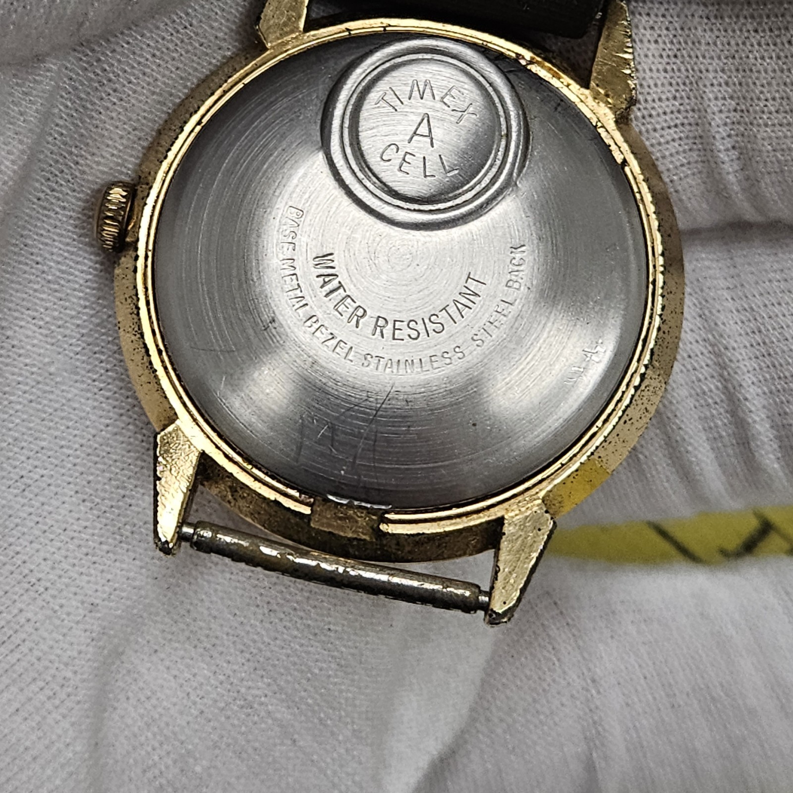 VINTAGE TIMEX ELECTRIC DYNABEAT CLASSIC MEN’S WATCH GOLD TONE WHITE DIAL