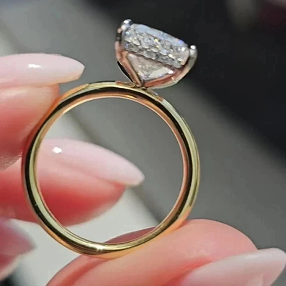 Lab Grown Diamond 4.20 Ct Radiant-Cut E/VS1 Engagement Ring 14K Yellow Gold