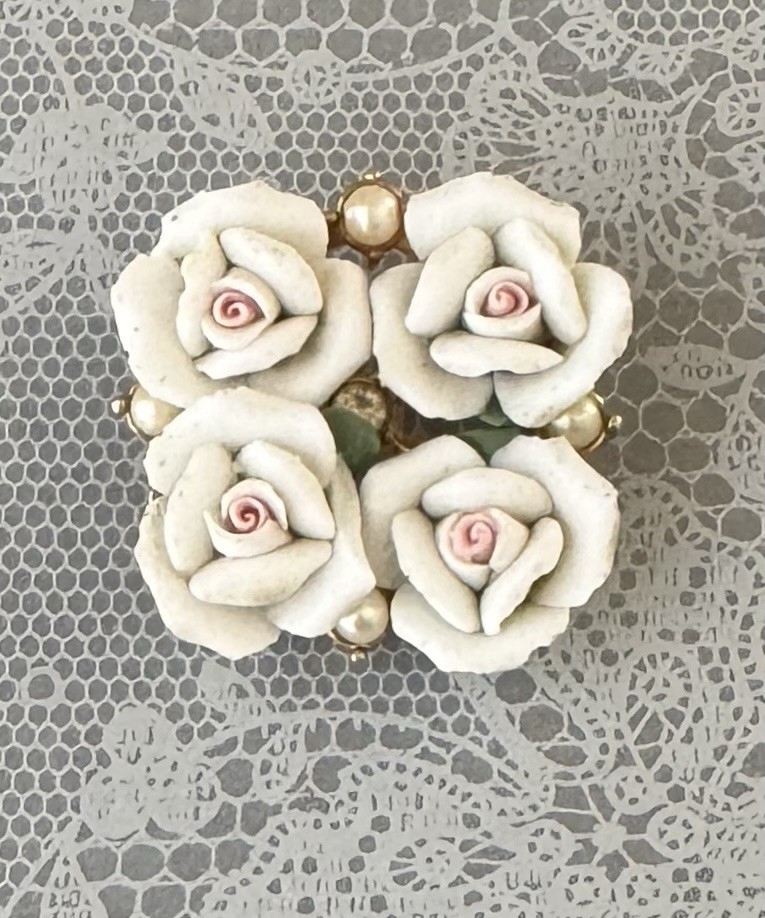 Vintage porcelain Roses Brooch Pin. / Gold Tone Metal W/ faux pearls