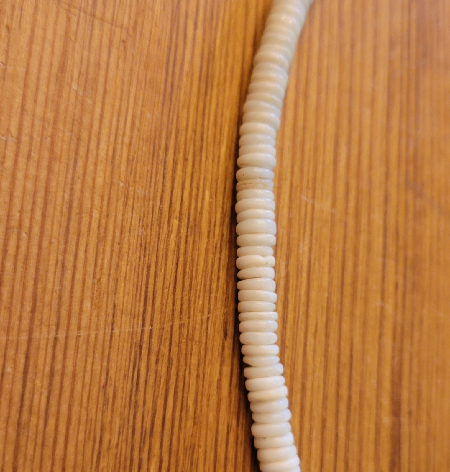 Southwestern Heishi Bead Beige White Shells Beaded 17″ Necklace Vintage