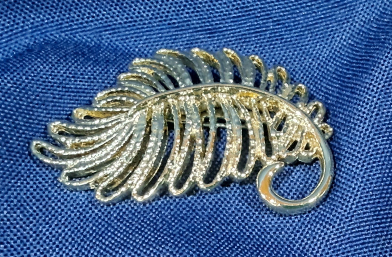 1970’s Gerry’s Cutout Style Gold Tone Signed Leaf Brooch