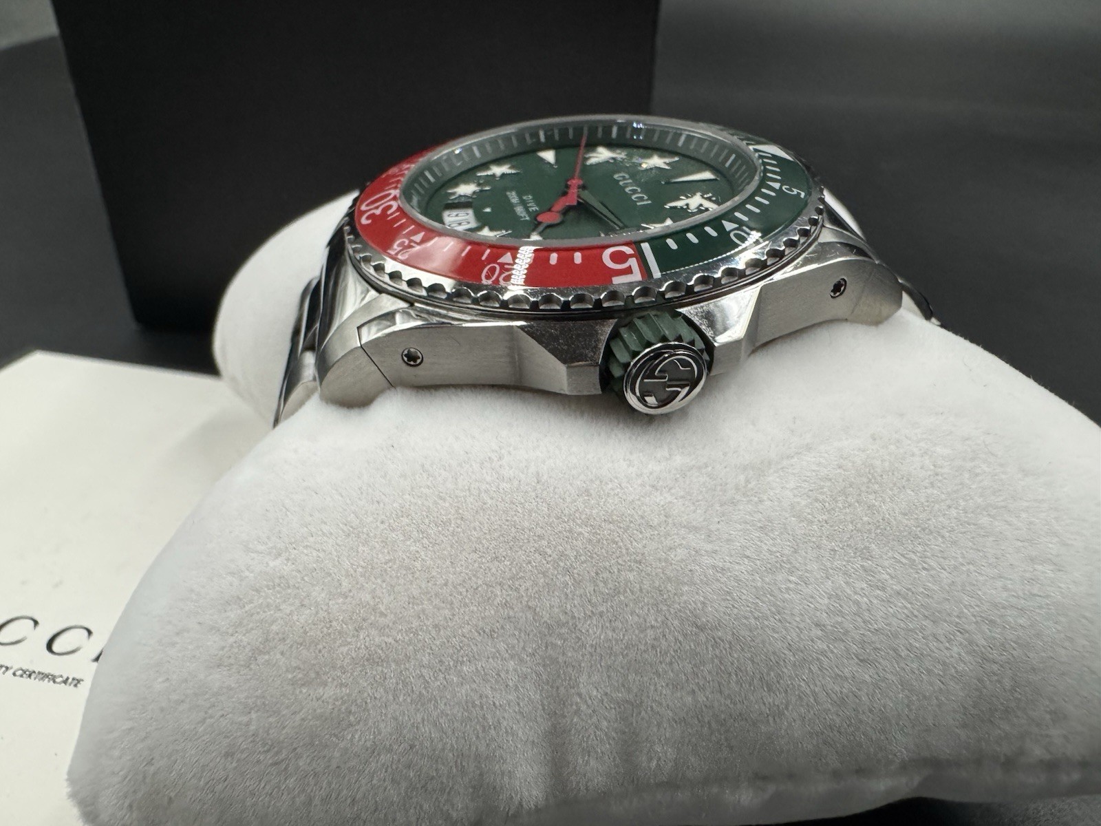 Gucci Green Red Men’s Dive Watch 136.2 YA136222 Diver Silver Christmas Holiday
