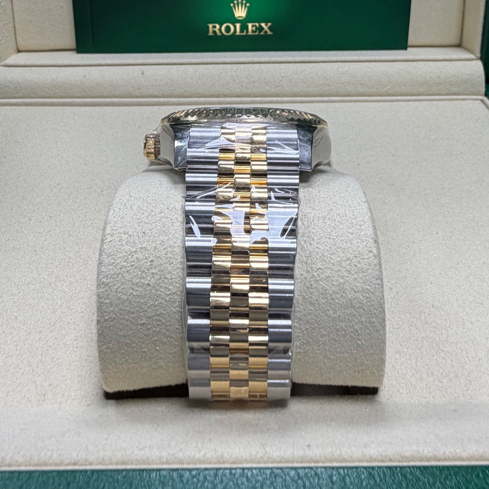 Rolex Skydweller 2025 42mm 336933 Champagne Dial 18K YG Bezel TT Jubilee B&P