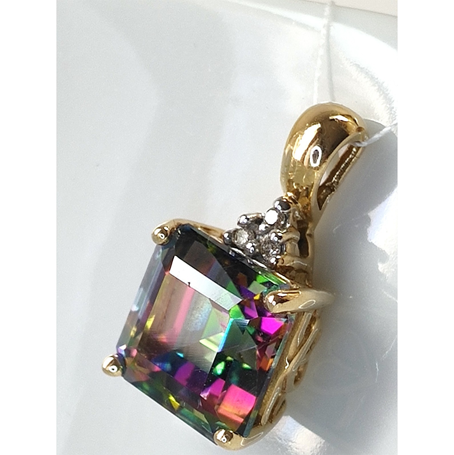 Vintage Pendant 10K Yellow Gold Mystic Topaz Square Melee Diamond Heart 2gm EMA