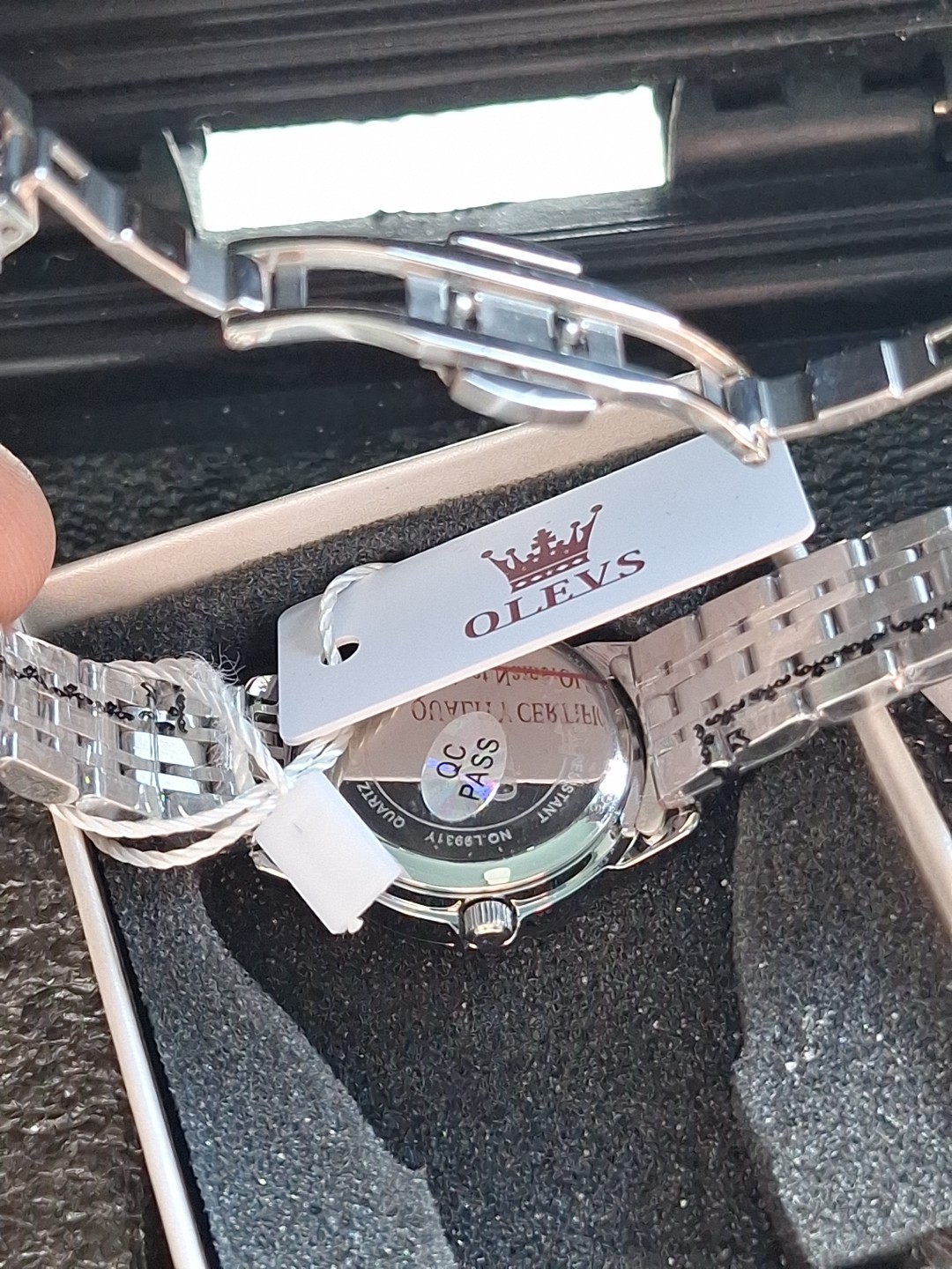 OLEVS Women’s Stainless Steel L9931Y Quartz Watch New In Box With Link Tool