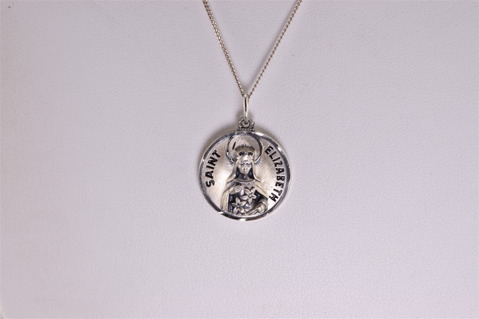 Vintage Creed Sterling Silver 19mm Saint Elizabeth Medal 925 Pendant 16″ Chain