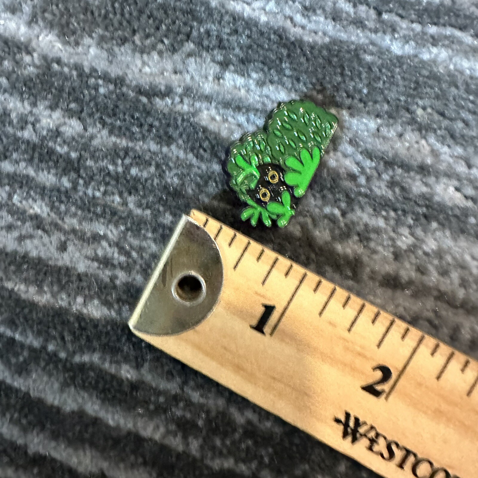 Cat Enamel Pin Black Cat Hiding Plant Brooch Lapel Badge Jewelry Cute Kitten New