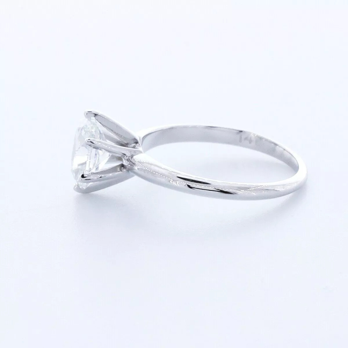Solitaire Engagement Ring 14K Gold Classic 0.96 CT Oval Lab-Grown Diamond E VS2
